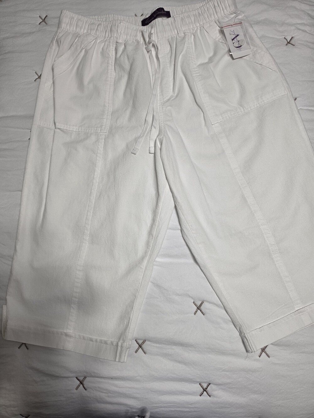 Women's White Casual Drawstring Capris